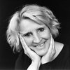 Ólöf Sverrisdóttir ákvað að skrifa ljóð á hverjum degi í eitt ár. Úr varð ljóðabókin Hvítar fjaðrir.