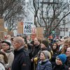 Á meðal þeirra mála þar sem grunur er um spillingu sem ásakanir eru um að teygi sig inn í stjórnsýslu landsins, er Samherjamálið svokallaða. Fjöldi manns mótmælti vegna þess í nóvember 2019.